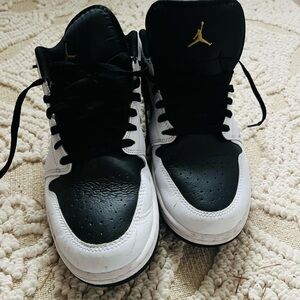 Nike Black and White Athletic Shoes